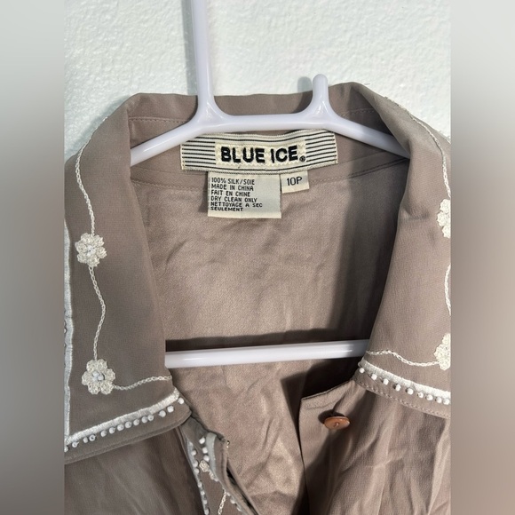 BLUE‎ ICE Vintage long sleeve 100% silk top. Size 10p - Picture 2 of 5